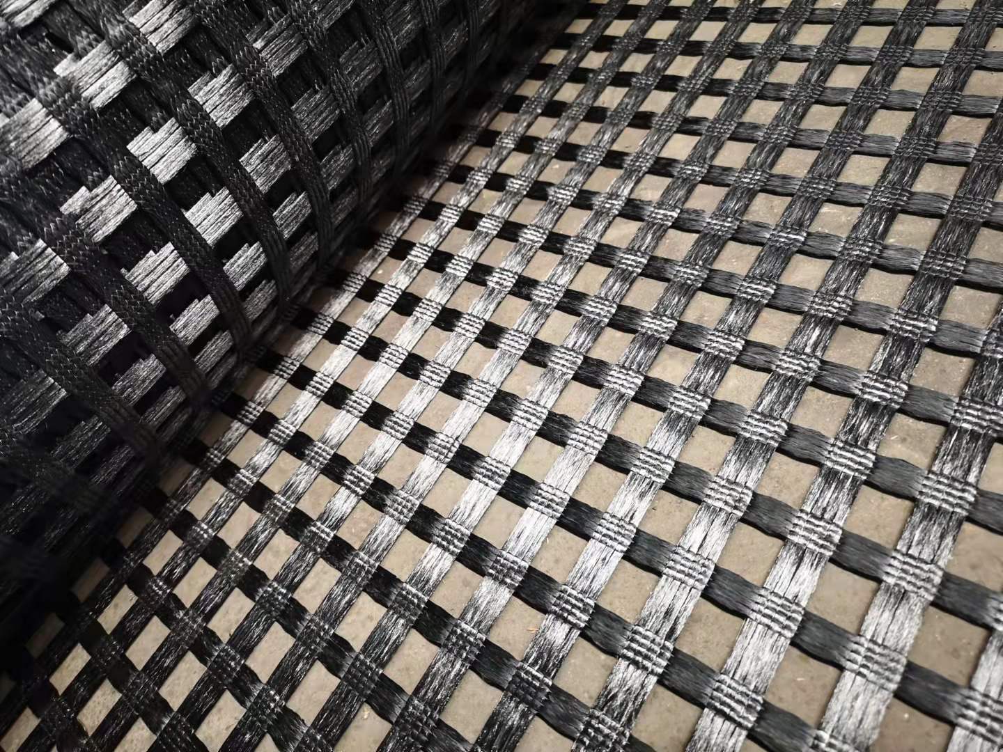 PVC涂层高模量聚酯土工格栅